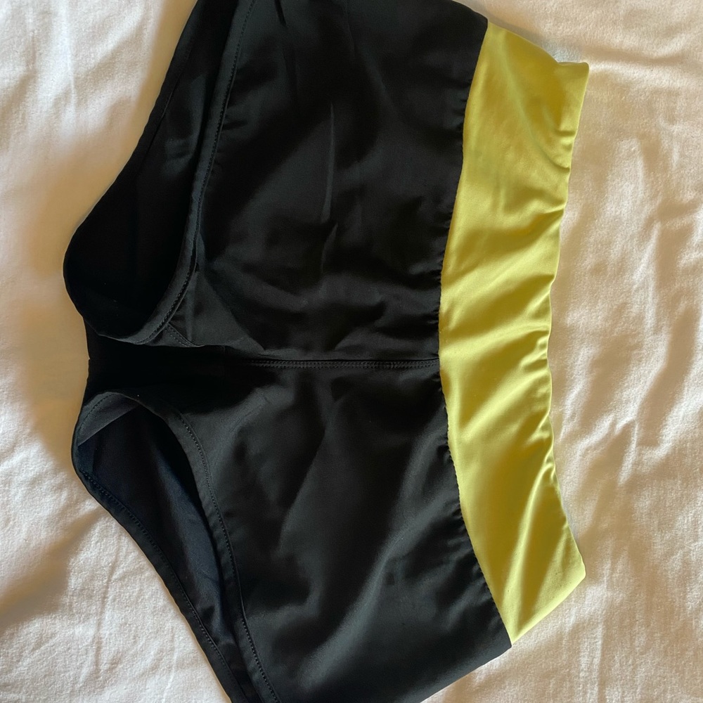 O’Neill 365: Green and black athletic shorts